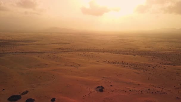 Tapasztalja Meg Megigéző Repülést Sivatagi Területen Naplementekor Végtelen Dűnékkel Horizontig — Stock videók