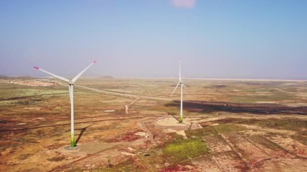 Faites Vol Captivant Autour Des Imposantes Éoliennes Générant Électricité Propre — Video