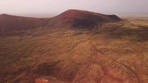 Experimente Emoção Aproximar Uma Majestosa Montanha Vulcânica Bela Ilha Fuerteventura — Vídeo de Stock