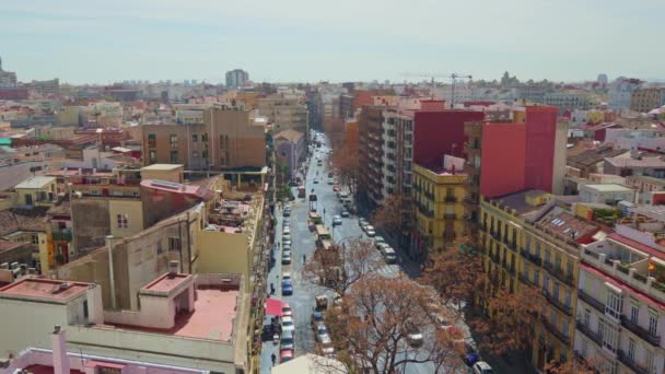 バレンシアの賑やかな通りは上から見られ 街の活気あるエネルギーと活気を明らかにしています 高品質4K映像 — ストック動画
