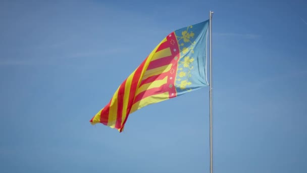Bandera Valencia Alza Orgullosamente Sobre Cielo Despejado Simbolizando Identidad Cultura — Vídeos de Stock
