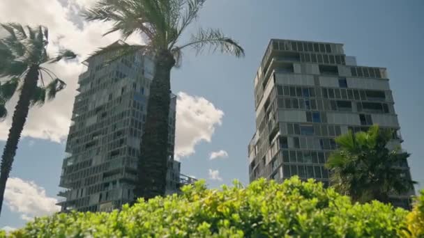 Yan Yana Oturan Bir Çift Yüksek Bina — Stok video