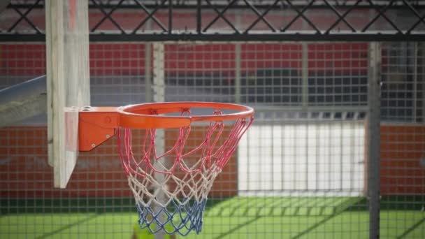 Gros Plan Ballon Basket Qui Traverse Filet — Video