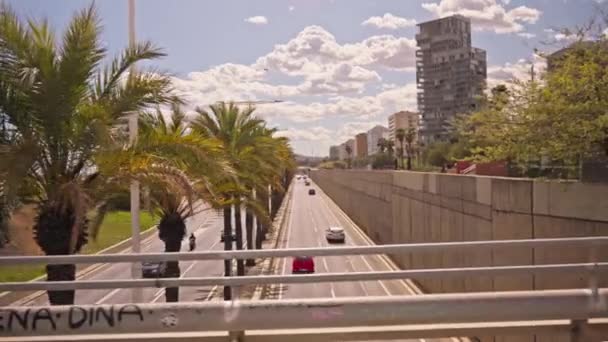 Vista Una Calle Ciudad Desde Puente — Vídeos de Stock