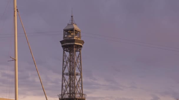 Věž Lanovky Vysoká Proti Obloze Barcelona — Stock video
