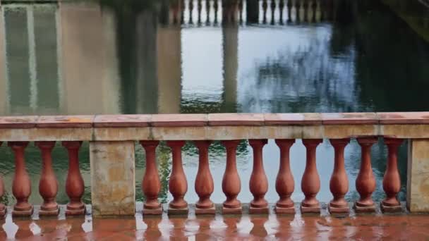 Historical Places Park Beautiful View Water Surface Pond Balusters High — Stock Video