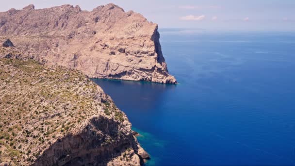 Beautiful Cliffs Island Mallorca Calm Expanse Water High Quality Footage — Stock Video