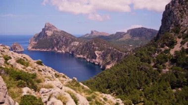 Mallorca adasındaki güzel göl manzarası. Yüksek kalite 4k görüntü
