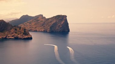 Mallorca adasının güzel kıyıları, tekne gezileri. Yüksek kalite 4k görüntü