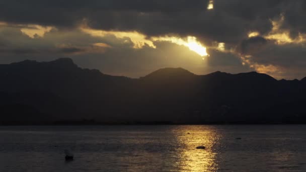 Hermosa Puesta Sol Lago Las Montañas Imágenes Alta Calidad — Vídeos de Stock