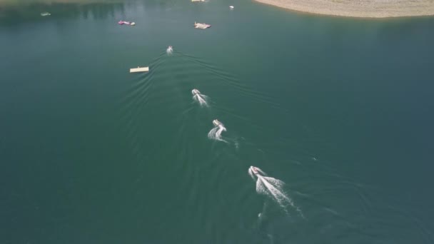 Groupe Bateaux Flottant Sur Lac — Video