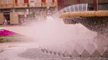 Şehir Caddesinde Fıskiye Suyu