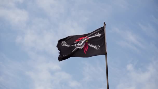 Bandeira Pirata Com Crânio Sinistro Ossos Cruzados — Vídeo de Stock