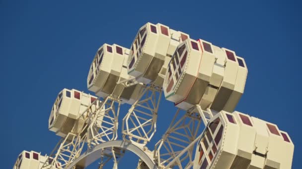 Large Ferris Wheel Elevated Sky Visible Support Structures — Αρχείο Βίντεο