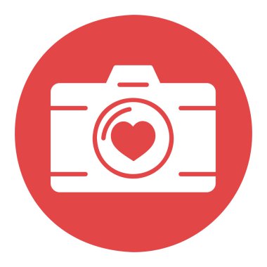 Aşk objektifli düğün partisi kamerası izole edilmiş sembol. Vektör çizimi, romantik unsurlar. Etiket, yama, rozet, evlilik kartı, sevgililer günü kartı.