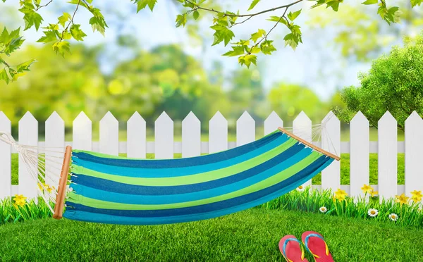 Entspannen Auf Der Hängematte Garten Frühling Blumen Und Gras Garten — Stockfoto