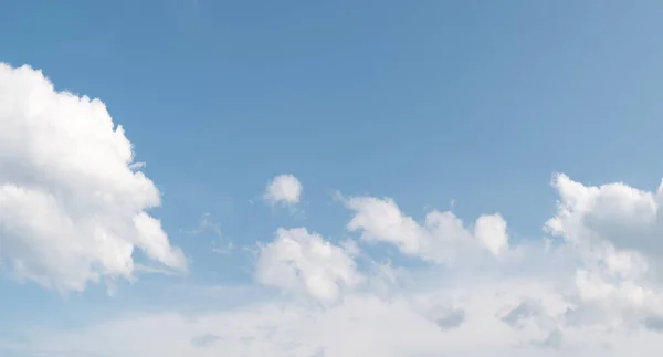 Panorama Del Cielo Azul Con Nubes Día Soleado —  Fotos de Stock
