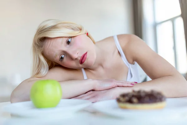 Dieta Buen Concepto Salud Mujer Joven Rechazando Comida Chatarra Comida — Foto de Stock