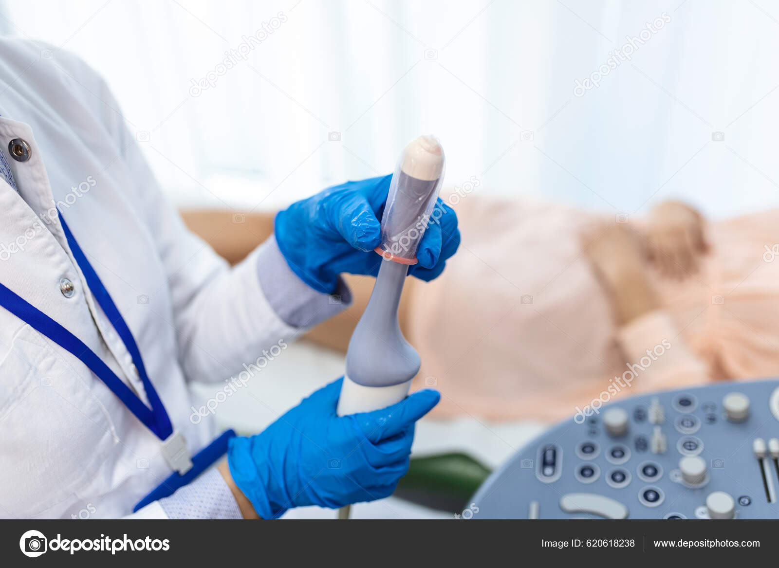 Zaitsev 1 serialidagi aktrisa yalangoch. Voyaga etgan ayolning eshagida porno porno