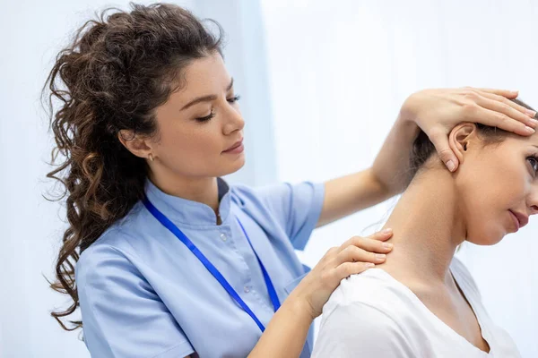 Physiotherapist Doing Healing Treatment Womans Neck Chiropractic Adjustment Pain Relief — Stock Photo, Image