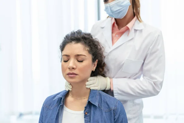 Endocrinologist Examining Throat Young Woman Clinic Women Thyroid Gland Test — Stock Photo, Image