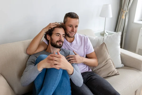Twee Jongeman Lgbtq Gay Paar Dating Liefde Knuffelen Genieten Intieme — Stockfoto