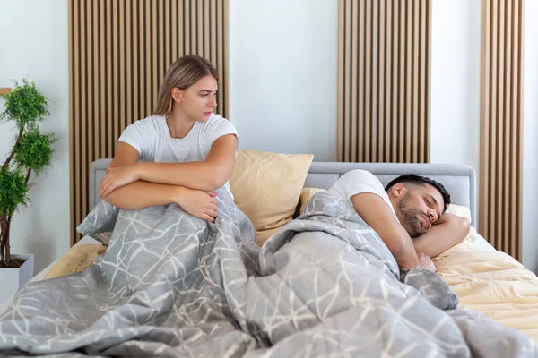 Young Couple Lying Bed Blanket Bedroom Home Man Sleeping Pensive — Stock Photo, Image