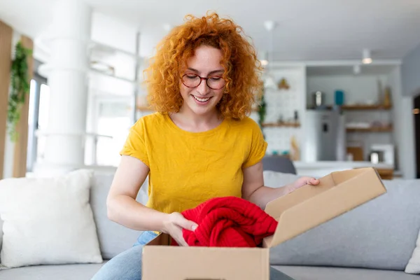 Beautiful Young Cheerful Red Hair Woman Unboxing Package Living Room — Stock Photo, Image