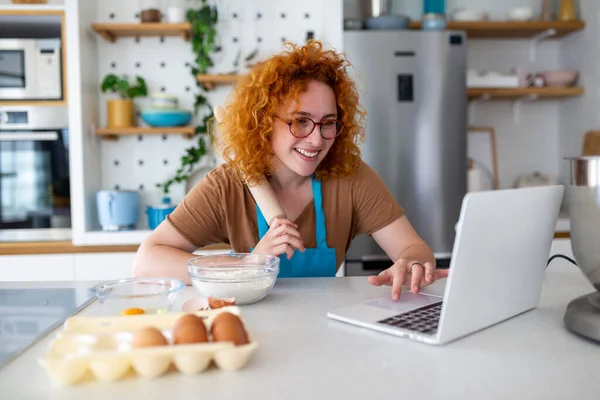 Professional Beautiful Happy Young Woman Blogging Her Kitchen Channel Healthy — Stock Photo, Image