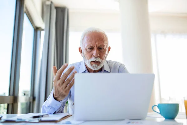 Homem Negócios Estressado Irritado Usando Laptop Louco Sobre Problema Computador — Fotografia de Stock