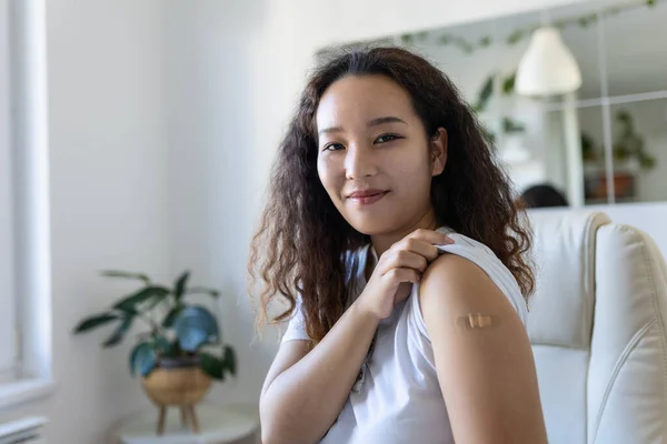 Young Asian Woman Adhesive Bandage Her Arm Corona Virus Vaccine — 图库照片