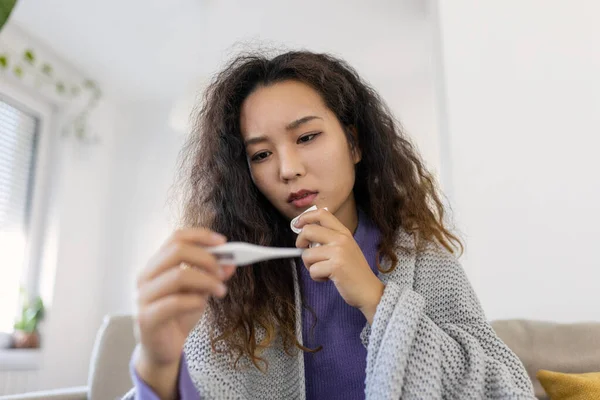 Asian Woman Having Flu She Using Thermometer Sick Rhinitis Womanwith — Foto de Stock