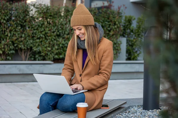 Attractive Caucasian Girl Working City Street Bench She Holds Laptop — Stok fotoğraf