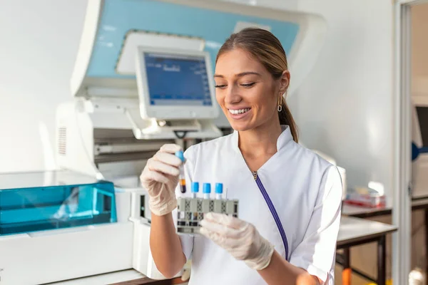 Laboratory Assistant Putting Test Tubes Holder Scientist Doctor Looking Blood — Foto Stock