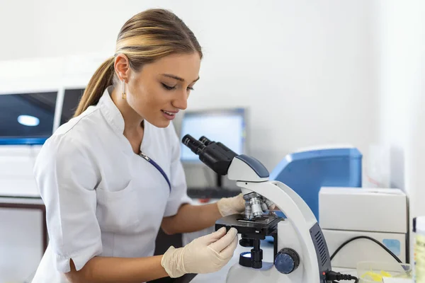 Scientist Biochemist Microbiologist Working Research Microscope Laboratory — Stock Photo, Image