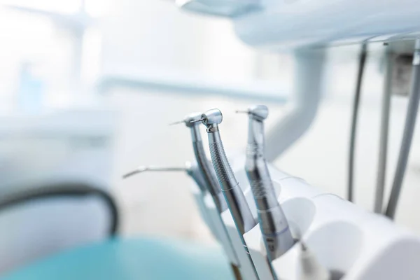 Nahaufnahme Von Zahnbohrern Zahnarztpraxis Verschiedene Zahnärztliche Instrumente Und Werkzeuge Zahnarztpraxis — Stockfoto