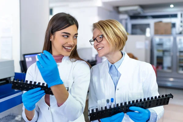Two Scientists Working Laboratory Young Female Researcher Her Senior Supervisor — Stock Photo, Image