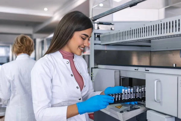 Laboratory Female Scientist Inspects Medical Equipment Analyzing Test Tube Blood — Stock Photo, Image