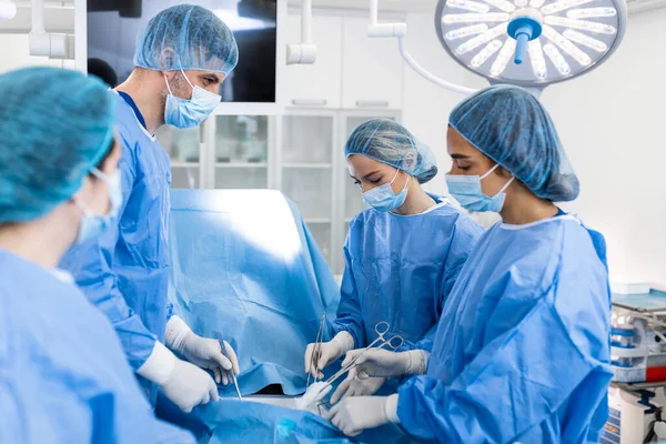 Acil Cerrahi Hastanın Duran Hayatını Kurtaran Süre Bir Işlem Profesyonel — Stok fotoğraf