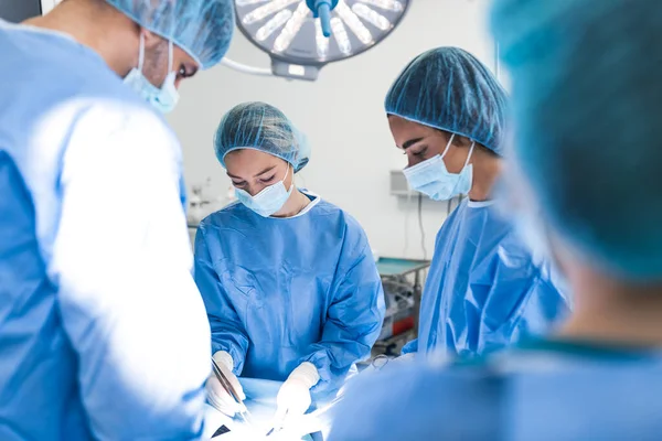 Team Surgeons Fighting Life Real Operation Real Emotions Intensive Care — Stock Photo, Image