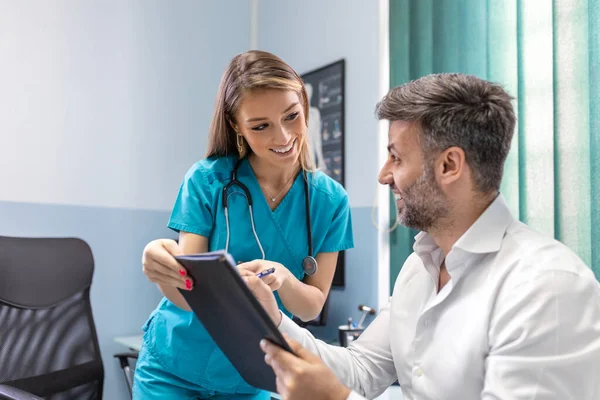 Young Female Professional Doctor Physician Consulting Patient Talking Adult Man — Stock Photo, Image