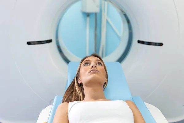 Woman Undergoing Scan While Doctor Using Computers Patient Lying Scanner — Stock Photo, Image