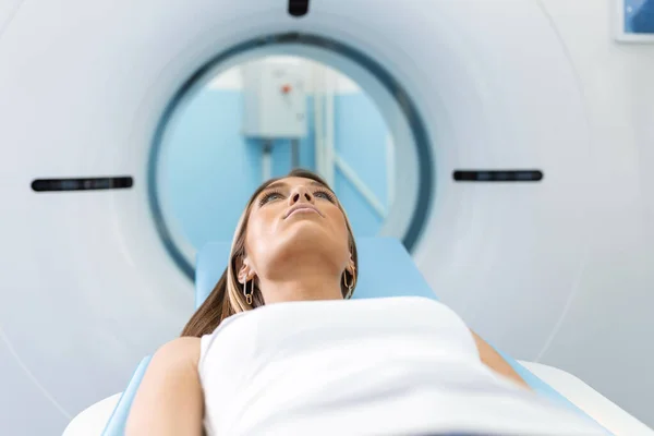 Woman Undergoing Scan While Doctor Using Computers Patient Lying Scanner — Stock Photo, Image