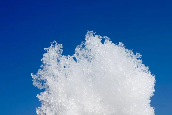 蓝色背景下的白雪 — 图库照片