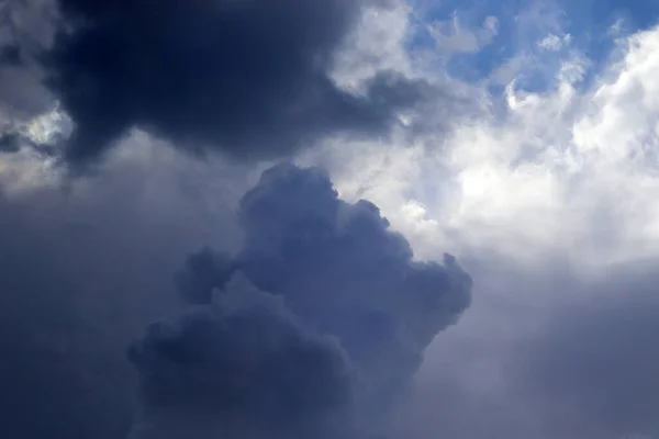 Formazione Nuvole Sul Cielo Blu — Foto Stock