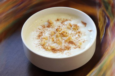 Geleneksel Türk tatlısı sutlağı. Pirinç, şeker ve sütle yapılır.