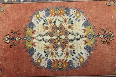 Dokuma halıların desenleri ve renkleri