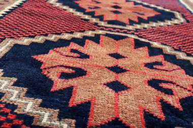 Dokuma halıların desenleri ve renkleri