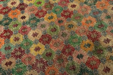 Dokuma halıların desenleri ve renkleri 