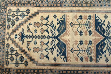 Dokuma halıların desenleri ve renkleri